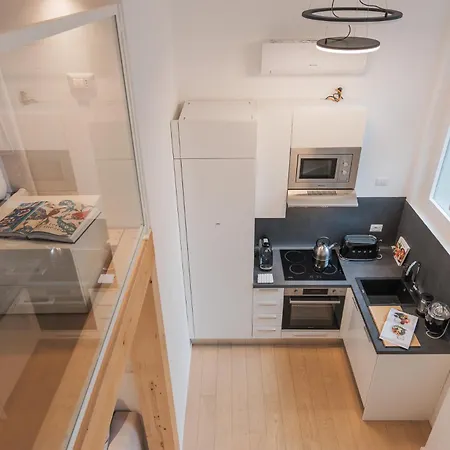 Modern Loft In - Near Lodi Tibb Metro Апартаменты